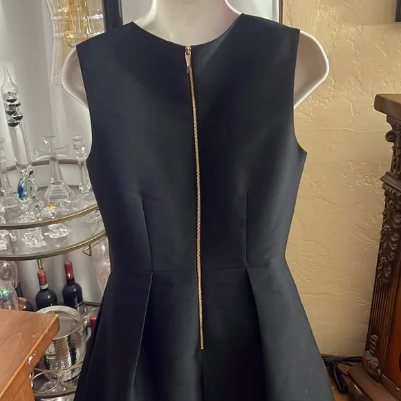 ♠️ Black Kate Spade dress, size4. Pre loved 🥰